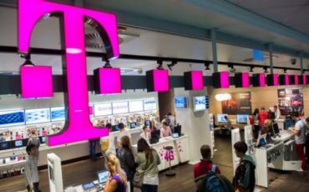 Ellenzéki pártok a Telekom-ügyről: vérlázító a kormány döntése