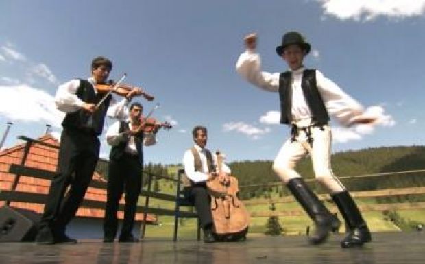 Erdélyi nyertese is van a Föszállott a páva gyerekkiadásának 