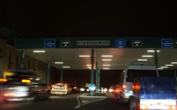 Egyre hosszabb a várakozási idő a magyar-román határon