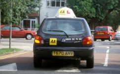 Szexszel is fizethetnek a tanulóvezetők Hollandiában