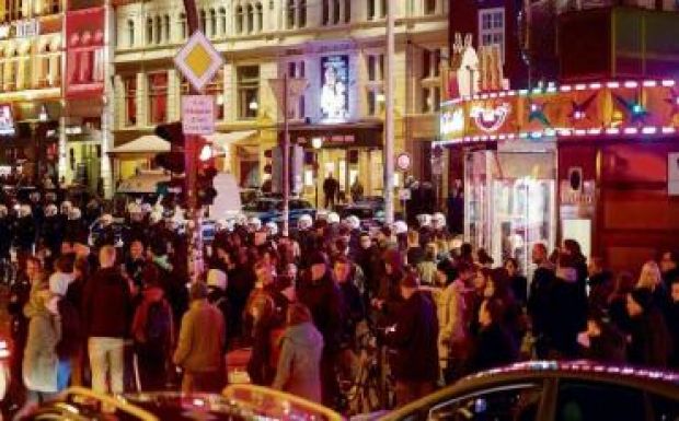 Bevándorlók több csoportja nők molesztálásával kezdte az új évet