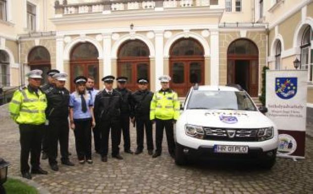 Magyar felirat is kerül a helyi rendőrség egyenruhájára Székelyudvarhelyen