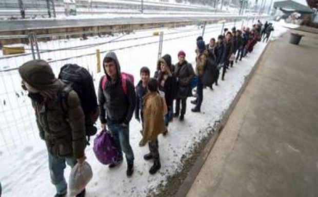 Fagyoskodnak a migránsok a balkáni útvonalon