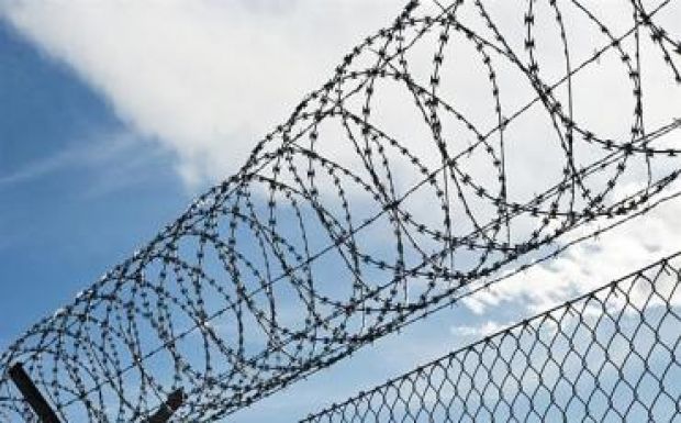 Magyarország „már másnap” kész a román határon is kerítést építeni