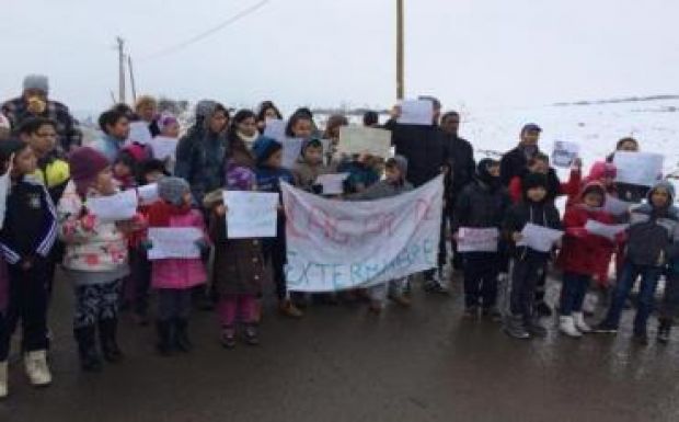 Tüntettek a patarétiek Kolozsváron: emberhez méltó lakhatást követelnek