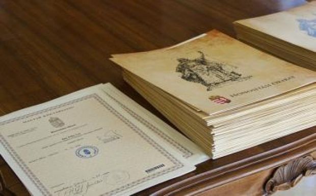 A határon túli magyar fiatalok felének már van a magyar állampolgársága