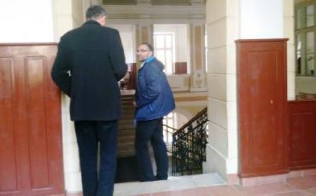 Elköltöztetnék az ügyészek Ráduly Róberték perét