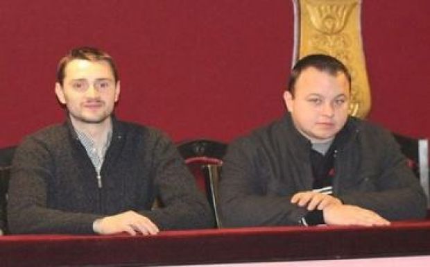 Sajtón keresztül toboroz az EMNP