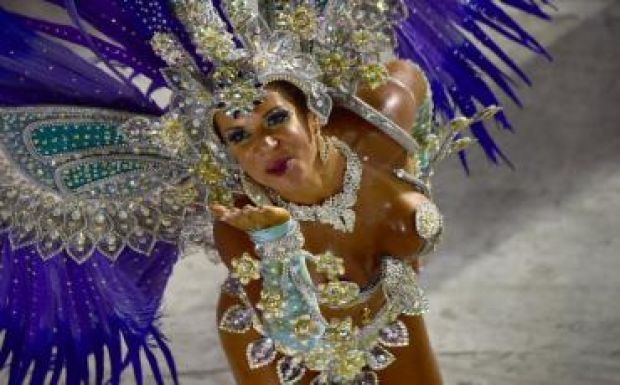 Ismét meztelen táncosok lepték el Rio de Janeiro utcáit