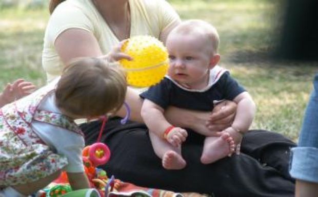 Tervezet: életjáradékot kapnak a többgyermekes nők