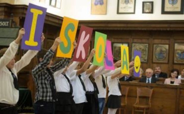 Közvita: speciális tankönyveken alapuló román nyelvtanítást szorgalmaz az RMDSZ