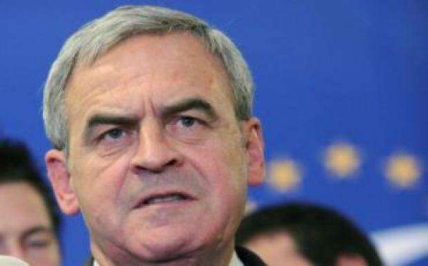 Tőkés kitüntetésének visszavonását követeli Dan Tanasă