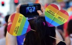 Felmérés: a leszbikus tinédzser lányok gyakran kerülnek ágyba férfiakkal