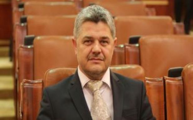 Kizárták a pártjából a magyarellenes összeesküvés-elméleteket gyártó képviselőt