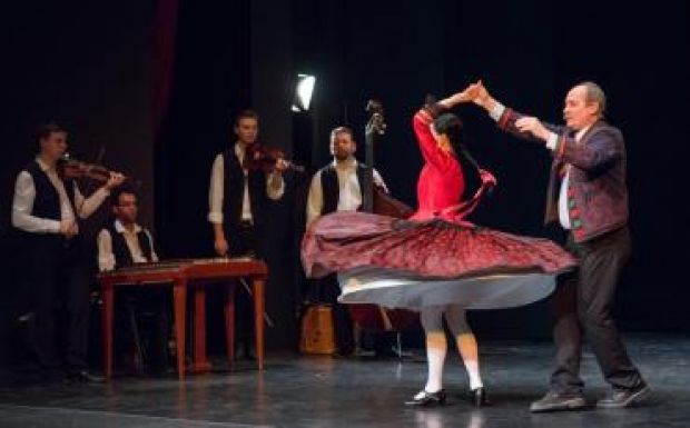 „Aki megismerkedik a magyar népzenével, az nem fog manelét hallgatni”		