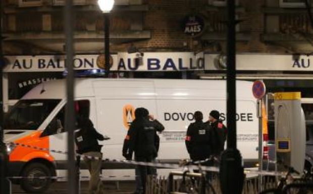 Nem találják a rendőrökre támadó fegyveres szökevényeket Brüsszelben 