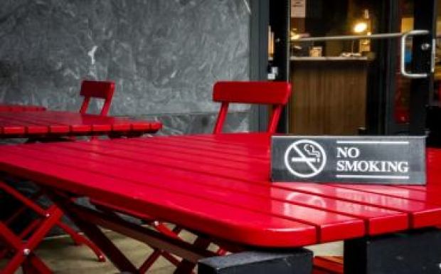 Lecsapott a háromszéki rendőrség a tilosban dohányzókra