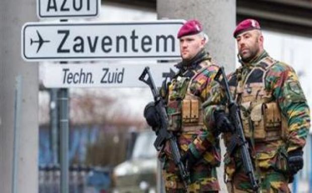 Brüsszeli robbantások: hajsza az életben maradt merénylők után