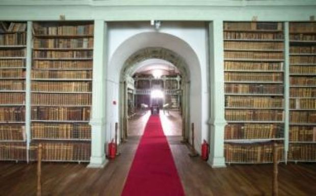 Cáfol a kulturális miniszter: nem javasolta a Batthyáneum közös igazgatását az egyháznak