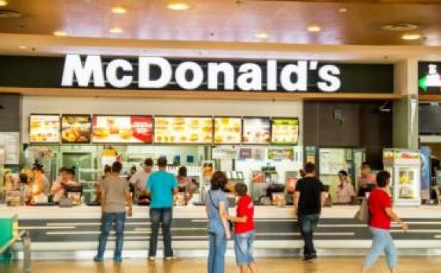 Tarolnak a gyorséttermek Romániában