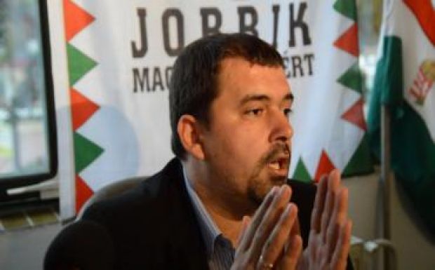 Szávay István elfogadta, hogy Vona Gábor Jobbik-elnök  „kispadra küldte”