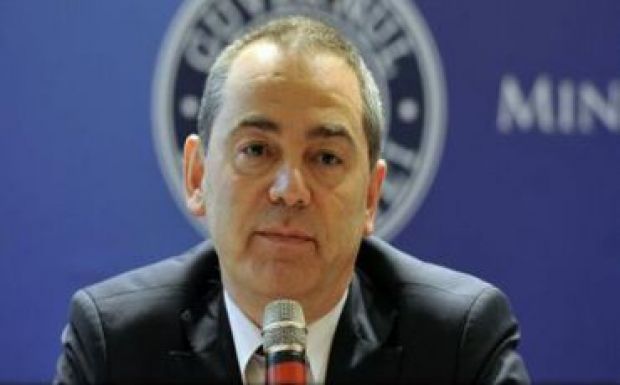 Távozásra szólította fel a kulturális minisztert a kormányfő