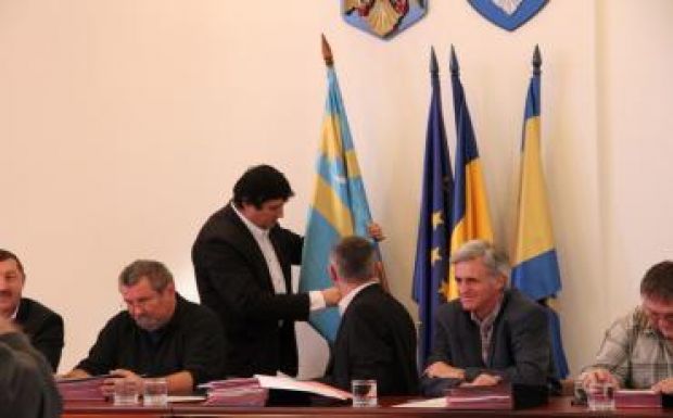 Ismét fellángolt a zászlóvita Székelyföldön