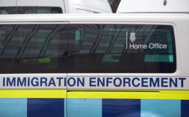 Román szexmunkások perelnék az angol bevándorlási hivatalt