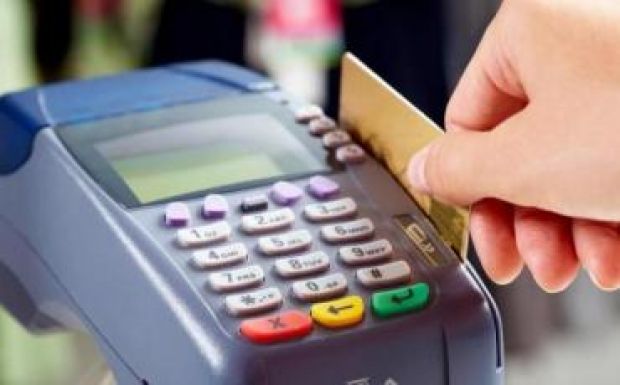 Ősztől már készpénzt vehetünk fel bankkártyával a sarki boltostól