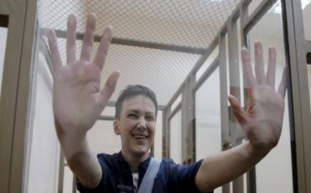 Fogolycserével szabadul az ukrán pilótanő?