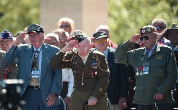 Trump szerint Amerika jobban bánik a bevándorlókkal, mint veteránjaival