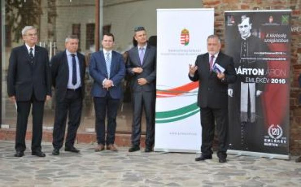 A közösség szolgálatában:  kiállítás nyílt Márton Áron életéről Nagyváradon