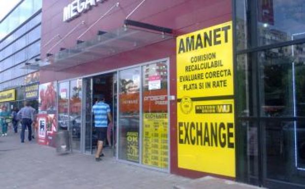 Pénteken nagyon nem szerették a fontot a hazai valutaváltók