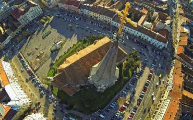 Így alakul át Kolozsvár főtere