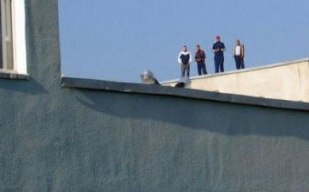 Tíz börtönben lázadoznak a rabok, Csíkszeredában könnygázt vetettek be