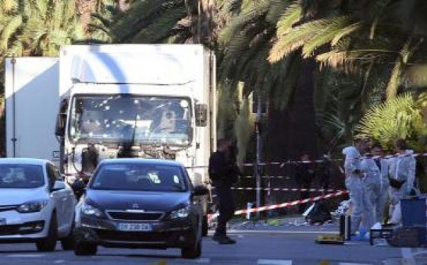 Legalább 84-en meghaltak a nizzai terrortámadásban
