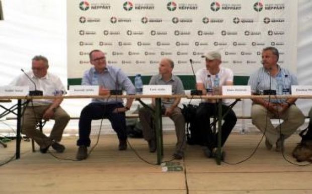 Tusványos: politikai akarattal és saját eszközeivel fékezhető meg a famaffia