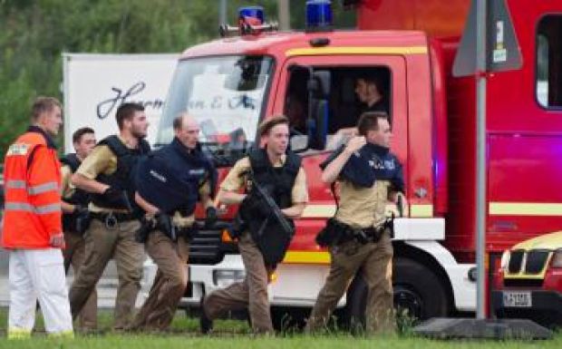 Müncheni plázában lövöldöztek, legalább nyolc halott van (percről percre)