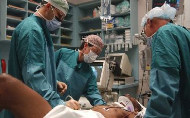 Tizenháromezer orvos hiányzik a hazai egészségügyből