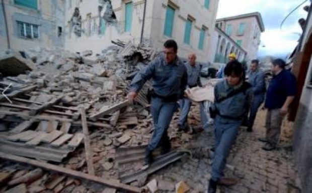 Olasz földrengés: közel 160 halott, több száz eltűnt személy