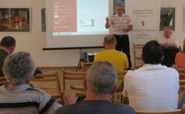 Száz éve menekültek a székelyföldiek a román betörés elől