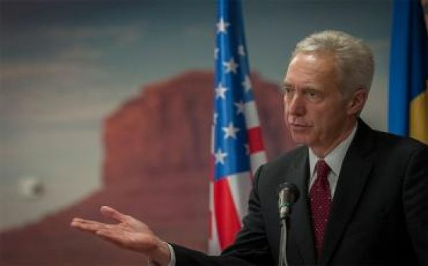 „Jólneveltségből” pózolt a székely zászlóval az amerikai nagykövet