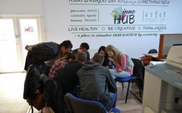 Közösségi munkatérrel tartanák Háromszéken a fiatal szakembereket