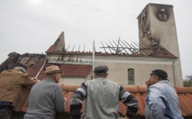 Összefogással újjáépítik a leégett atyhai templomot