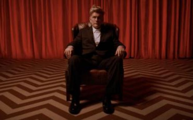 David Lynch emlékezetes karaktereit játssza újra John Malkovich