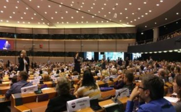 Erdélyi magyar részvétellel konferenciáztak a jelbeszéd szerepéről az EP-ben