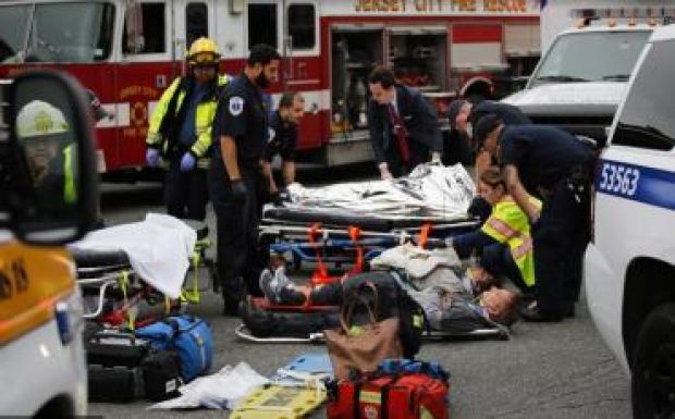 Kisiklott egy vonat New Jersey-ben, többen meghaltak