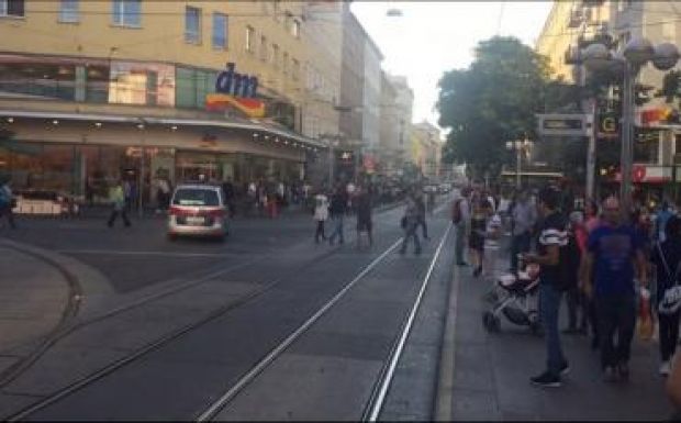 Járókelőket akart elütni Bécsben egy „allahakbarozó” férfi