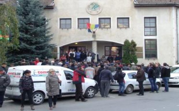 Éjjel is sorban állnak a Zöld Ház-programért Csíkszeredában