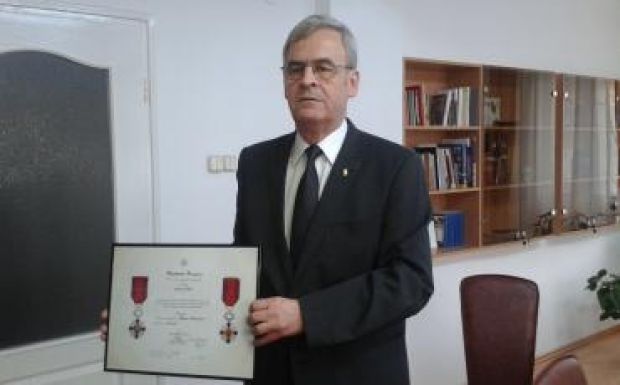 Megkezdődött Tőkés érdemrendjének visszavonása ellen indított per tárgyalása